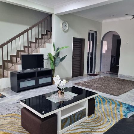 Three-Bedroom House At Tyara Homestay Sunway Petaling Jaya Εξωτερικό φωτογραφία