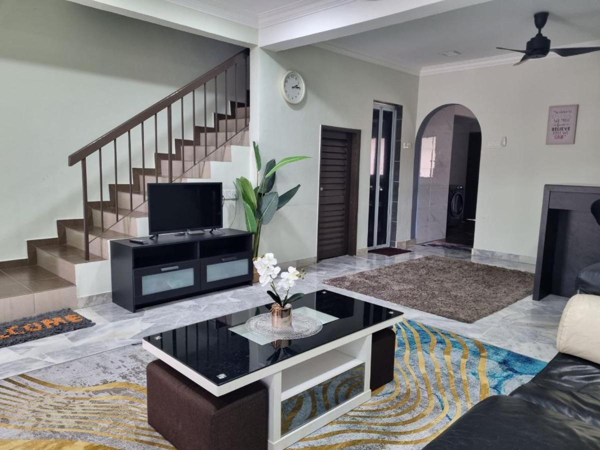 Three-Bedroom House At Tyara Homestay Sunway Petaling Jaya Εξωτερικό φωτογραφία